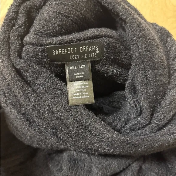 Barefoot Dreams Cozychic Lite Wide Rib Travel Wrap