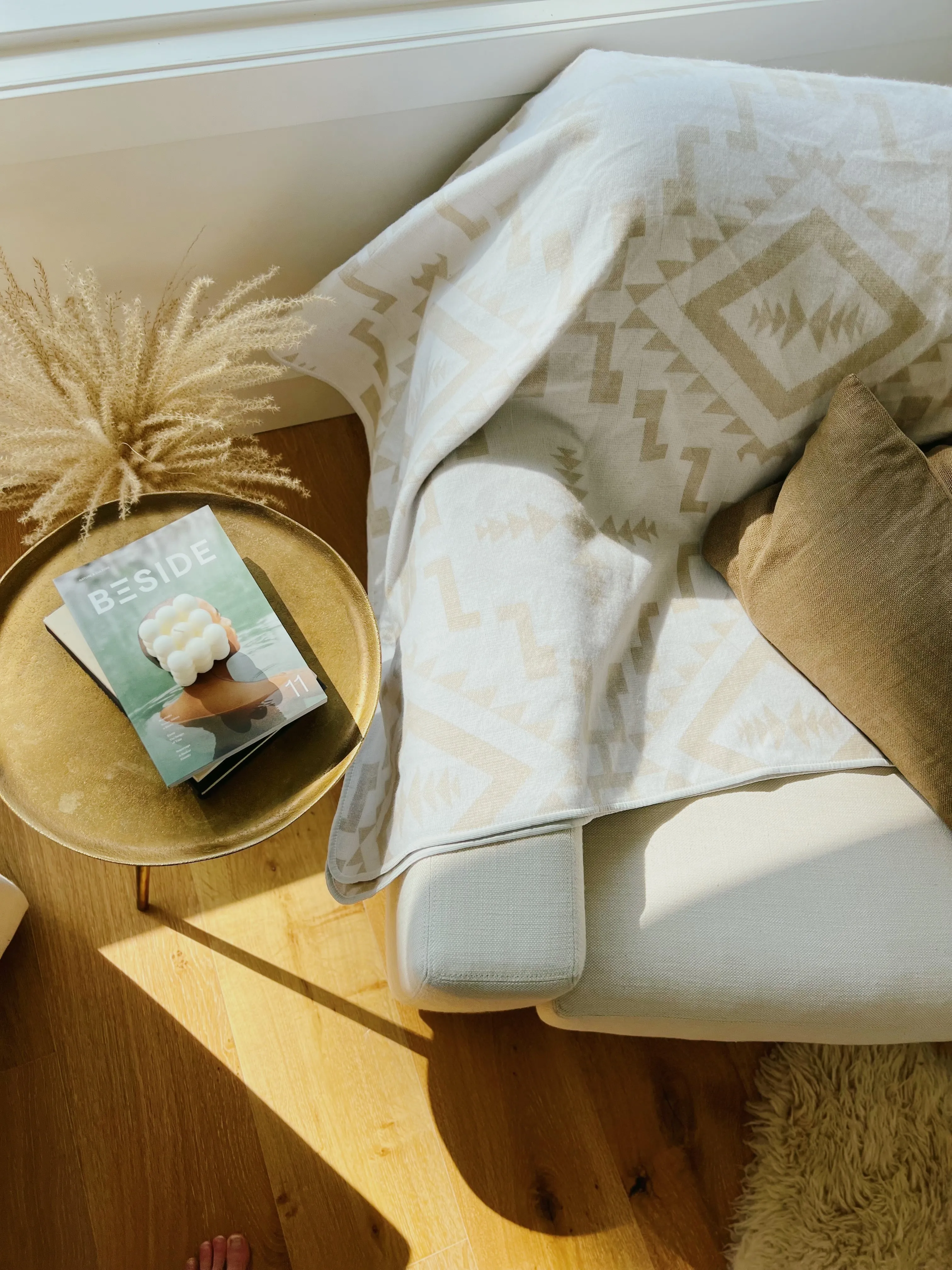 Coca Aztec Reversible Blanket  //  Beige/White