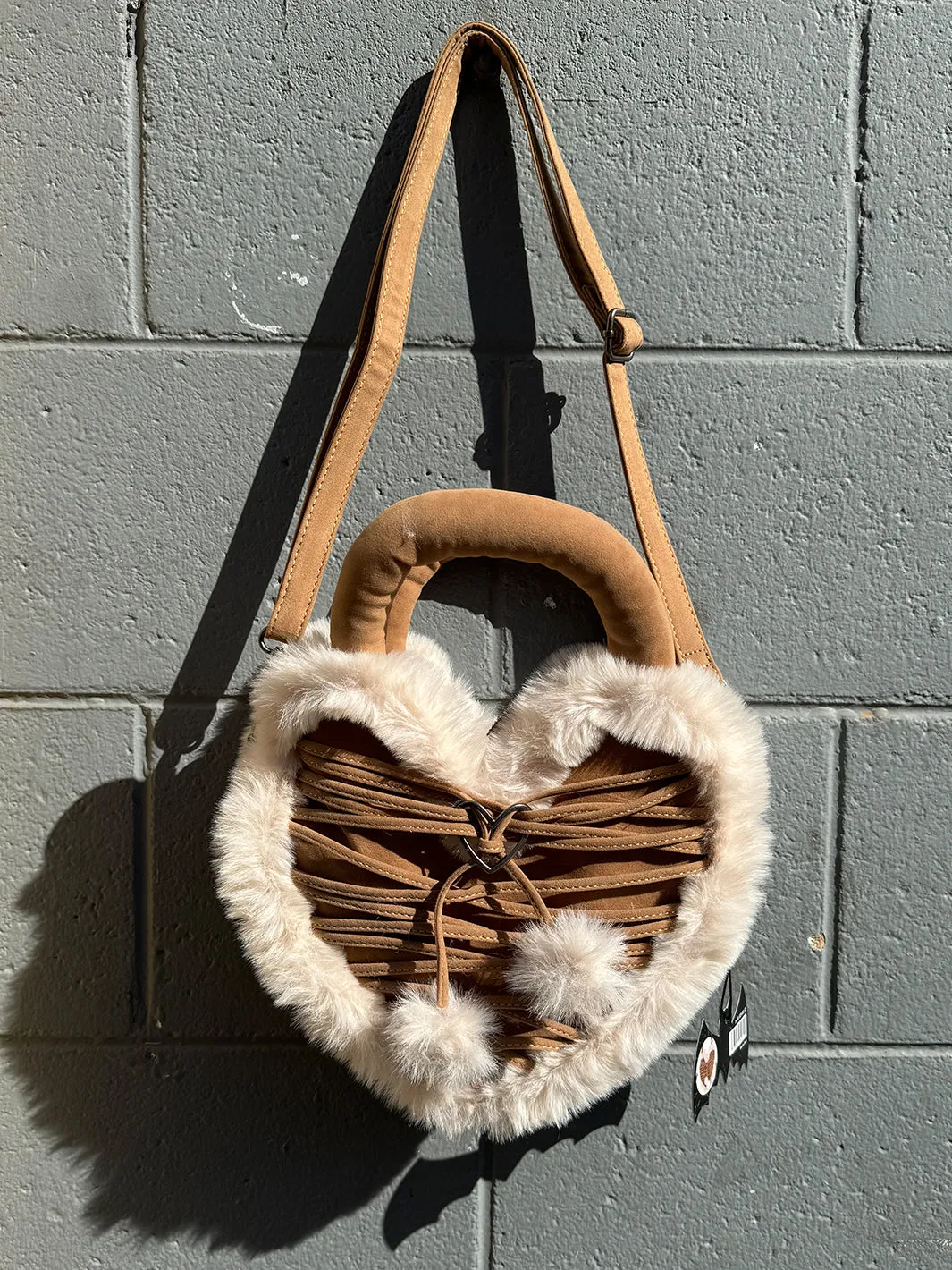 FAUX HEART SHAPED PURSE - CAMEL ✰ PRE ORDER ✰