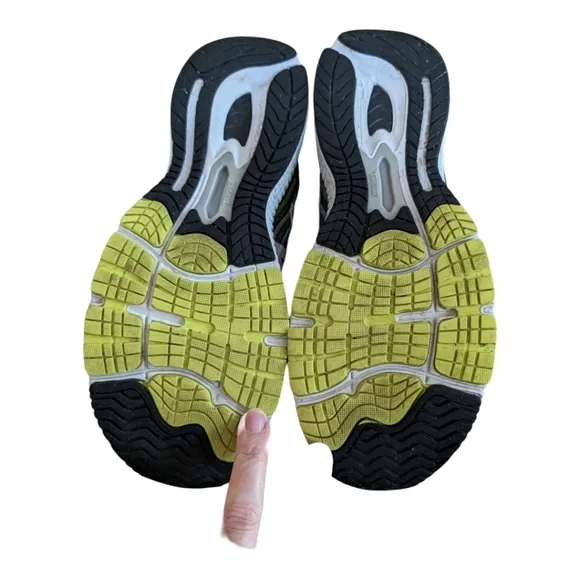 New Balance Men's Gray &amp; Yellow 860v9 Running Shoe Size 12 GUC