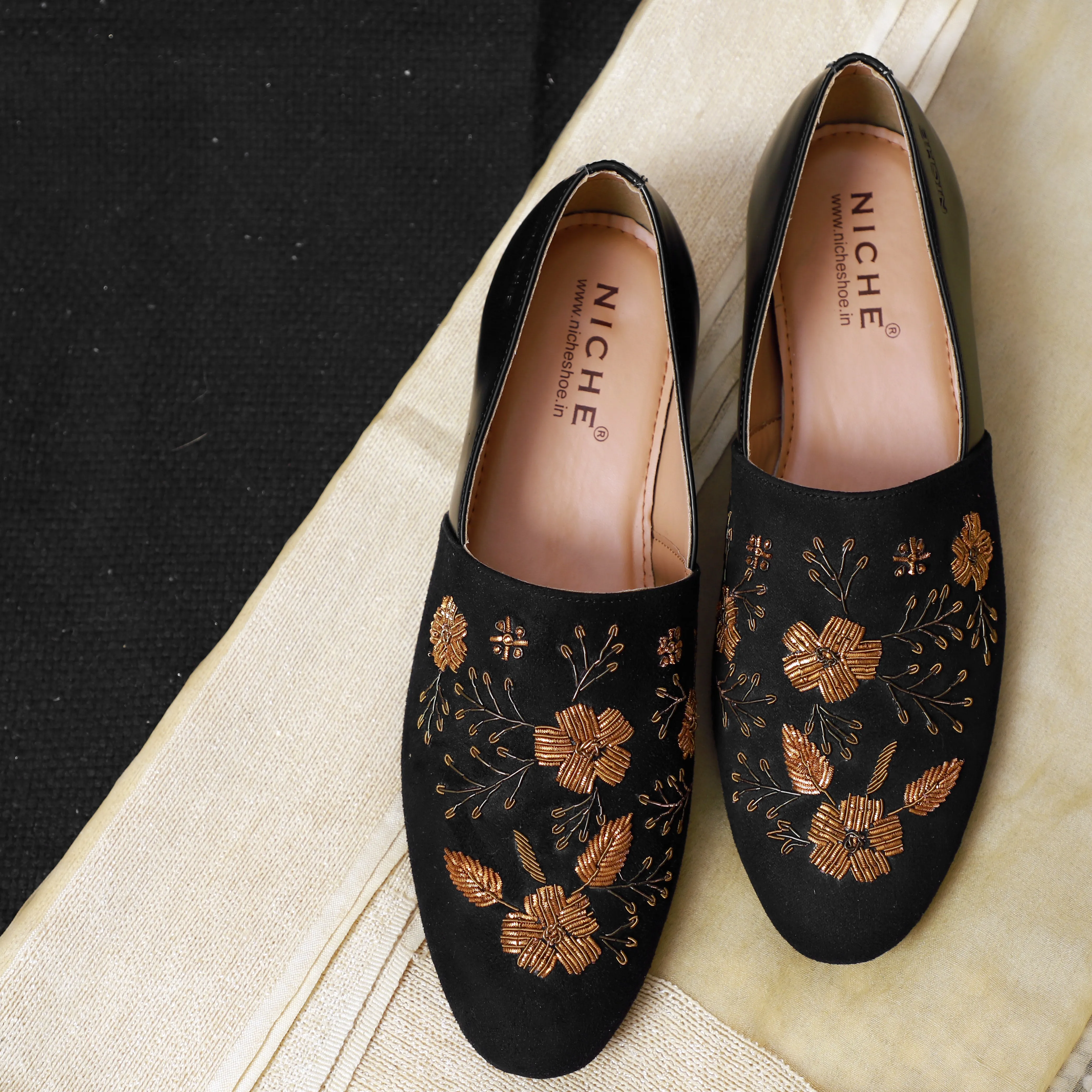 NICHE Black Royal Embroidery Loafer