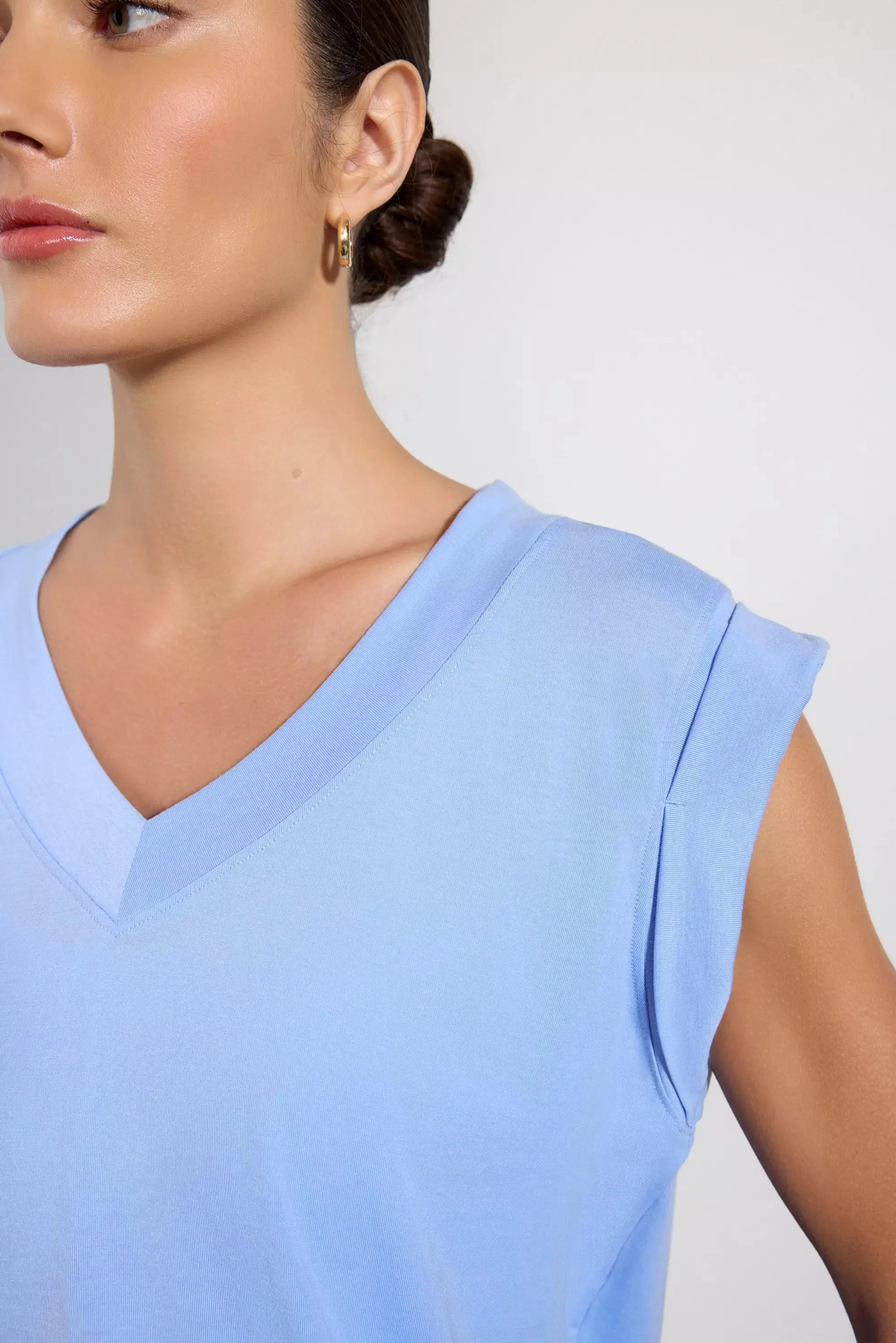 Performance Knit V-Neck Tee - Hydrangea