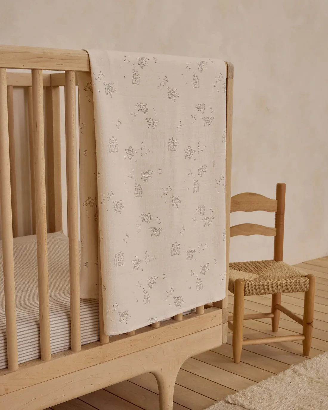 QUINCY MAE Organic Woven Crib Sheet || Basil Stripe