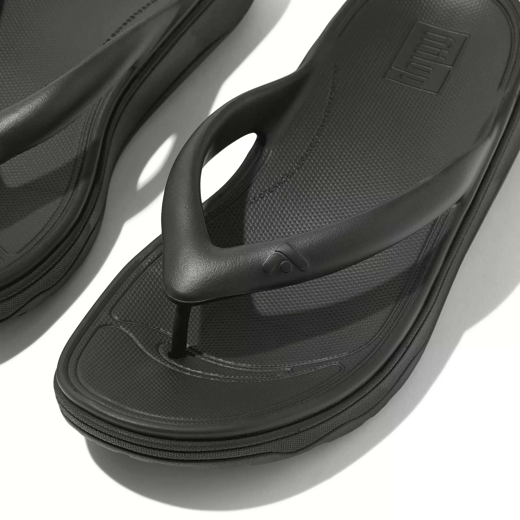 Relieff Recovery Toe-Post Sandals in Black