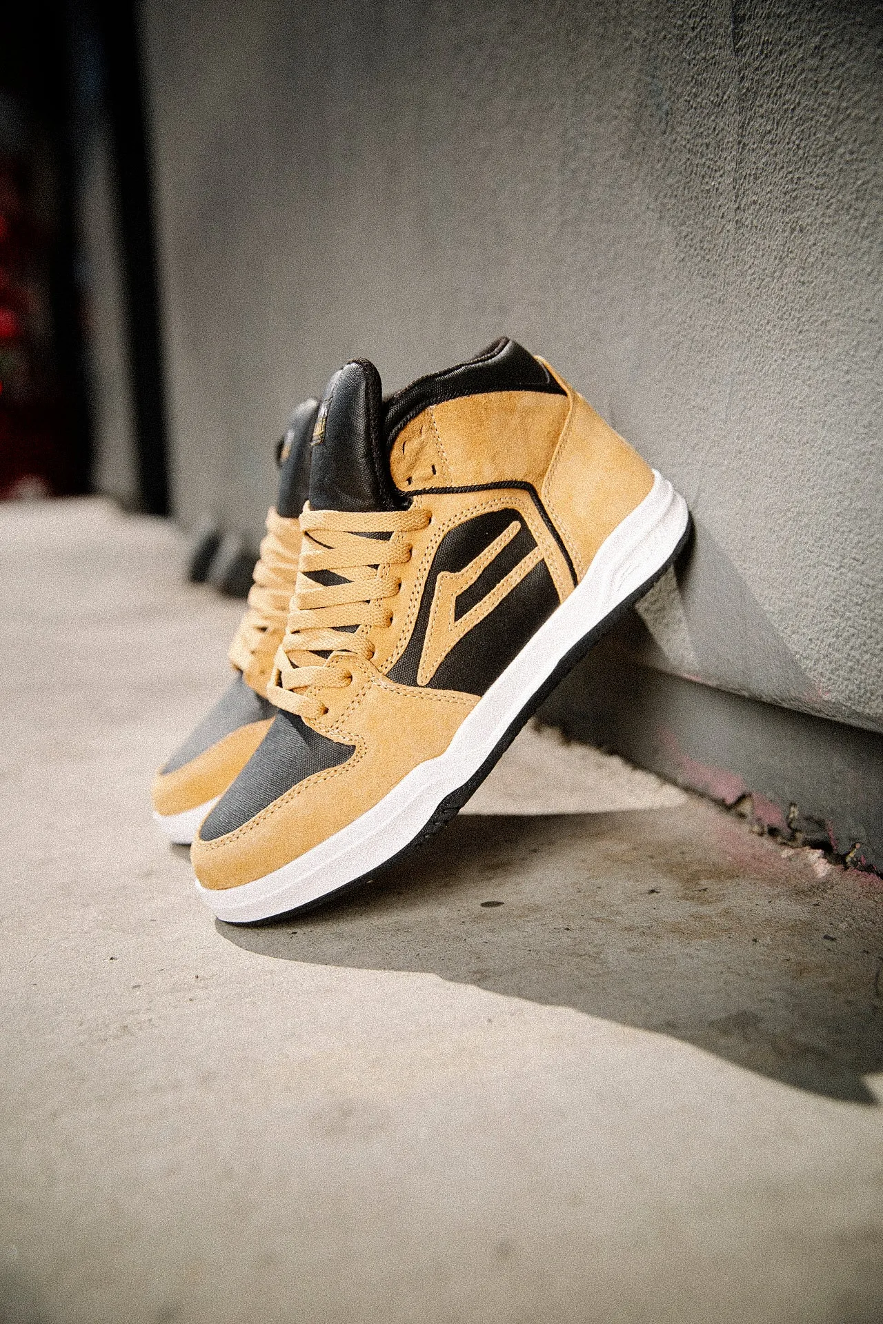 Telford - Gold/Pig Suede