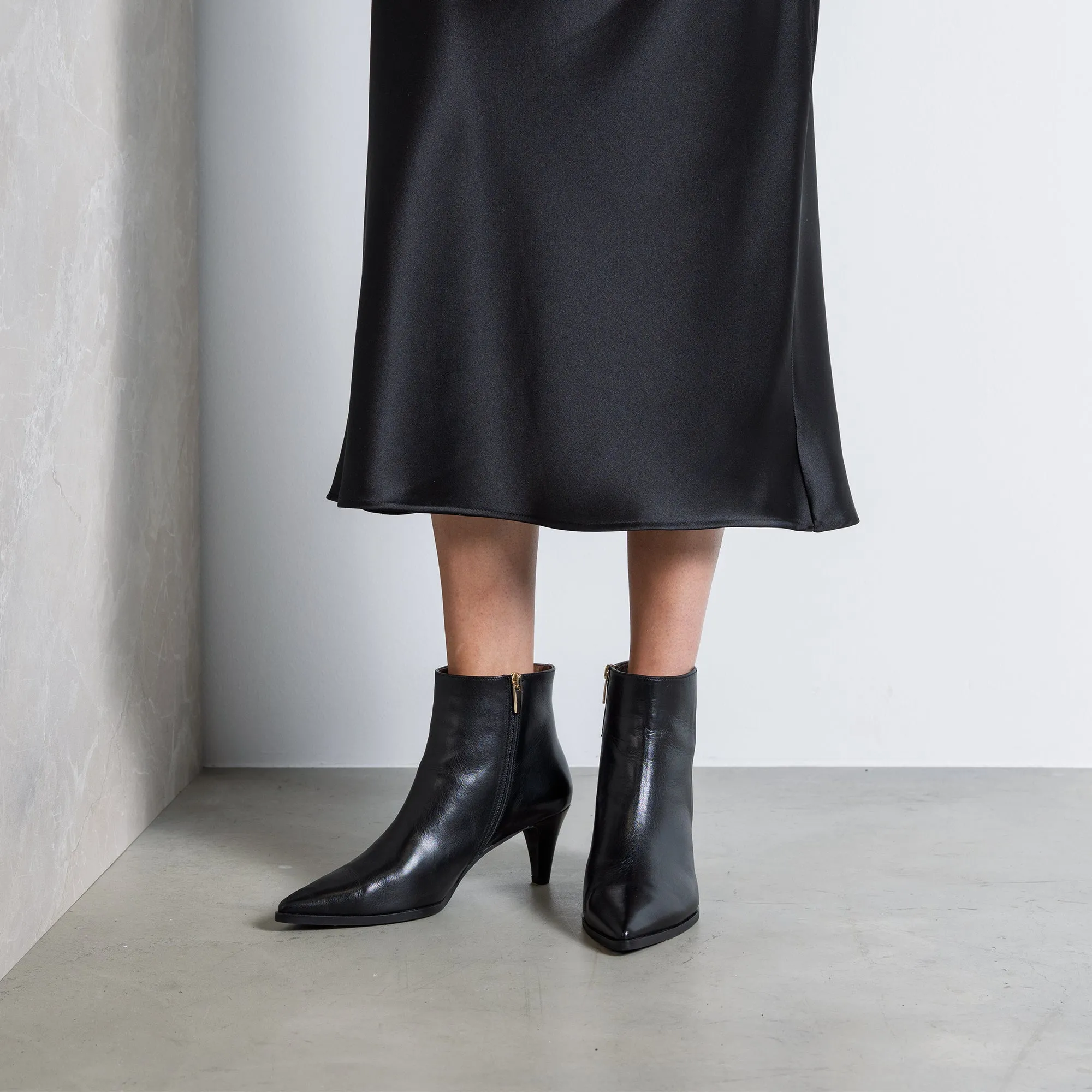 Vendôme Lola black calfskin leather boots