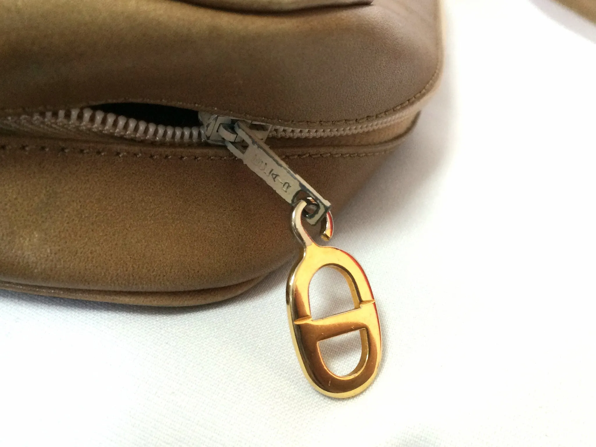 Vintage Christian Dior brown beige suede leather shoulder bag with golden CD motif. Masterpiece from MODELE EXCLUSIF. Unisex daily bag.