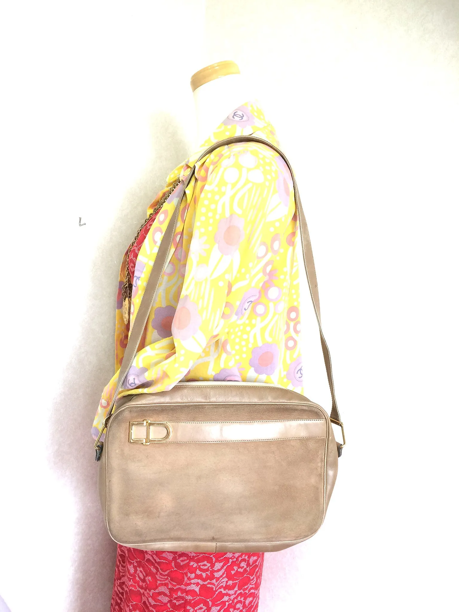 Vintage Christian Dior brown beige suede leather shoulder bag with golden CD motif. Masterpiece from MODELE EXCLUSIF. Unisex daily bag.
